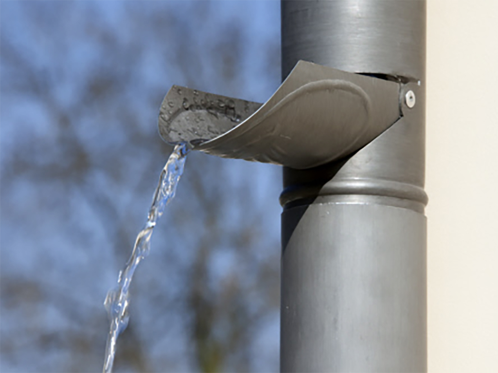 Récupérateur d'eau de pluie en zinc